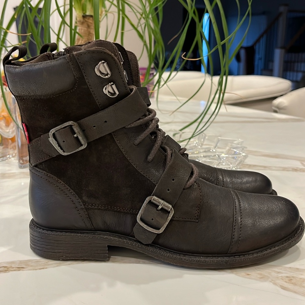 NWOT Levi’s dark brown leather and suede moto style lace, zip and buckle boots